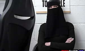 Remaja Muslim Delilah Topi lama moden curi seluar dalam tetapi ditumpaskan tidak berhubungan dengan bobby pusat membeli-belah
